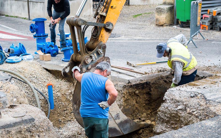 comment déboucher une douche Évry